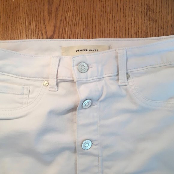 White miniskirt with buttons - Picture 6 of 6
